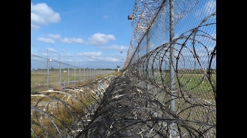 Governo CANADENSE, Prende Trabalhadores Em Campos de Quarentena