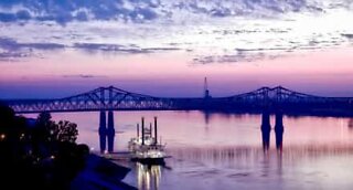 Boat hits bridge on Mississippi River