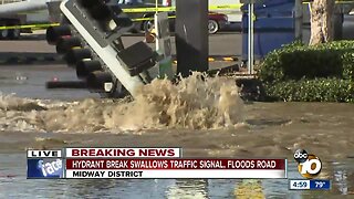 Hydrant break swallows traffic signal, floods Midway roads
