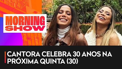Anitta, ao lado de Lexa, viaja para Guarulhos para comemorar festa de aniversário