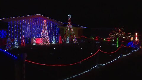 Synchronized Christmas lights show brings in donations for the Idaho Foodbank
