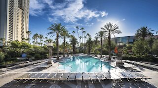 Las Vegas resorts relaxing rules for masks at pools