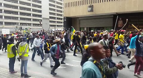 DA changes anti-Zuma march route again as ANC supporters take over the CBD (BNT)