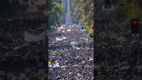 Demonstrație uriașă convocată de 2 partide politice și sindicate "pentru sănătate publică" la Madrid