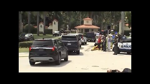 TRUMP❤️🥇ARRIVES AT HIS LUXURY MAR~A~LAGO 💙WITH MOTORCADE🇺🇸🏰🚓🛻🚑🚔⭐️