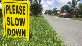 Boynton Beach neighborhood tries to slow down speeders with signs