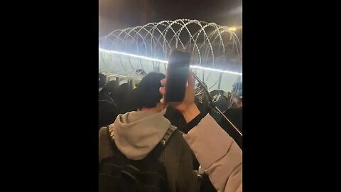 🇨🇳 Students demonstrate at Guangzhou airport in China against