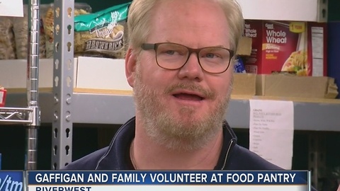 Comedian Jim Gaffigan volunteers at local food pantry