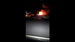 SOUTH AFRICA - KwaZulu-Natal - Tankers burn in Mooi River (Video) (oma)