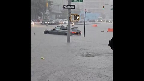 TORRENTIAL RAINFALL💦🏙️☔️FLOOD OUT AREAS IN NEW YORK CITY💧🌊🛻💫