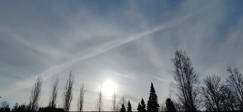 20.2, 11.3.2024: Weird clouds, white trails, sun halo