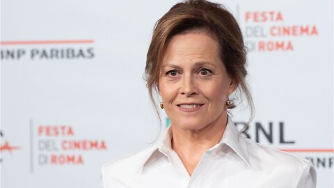 Sigourney Weaver Shows Up To Surprise 'Alien' High School Cast