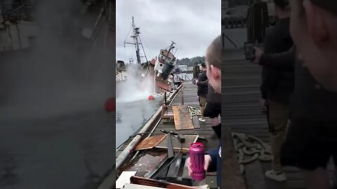 Abandoned Tugboat Sinks in Seattle #trending #viral