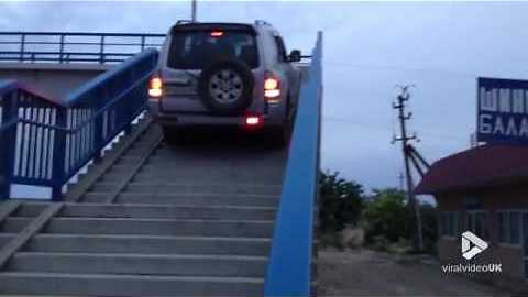 Driving an SUV up some steps || Viral Video UK
