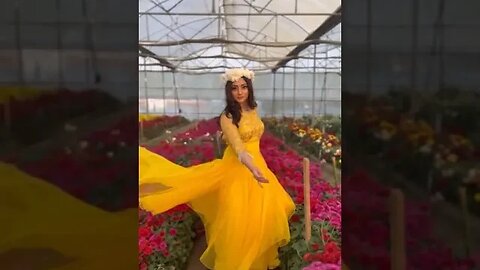 Bangladeshi heroine puja chery in flower garden #pujachery #glamourqueen