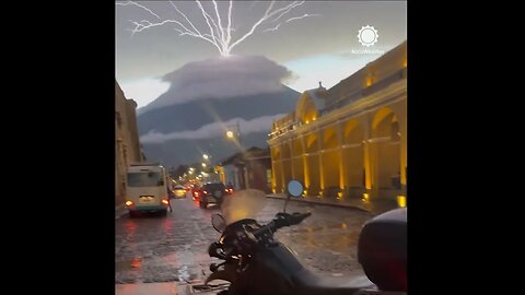 Crazy Intense Lightning Bolt ⚡ Thunderbeings Thunderbolt ~ Extreme Weather Earth Changes #lightning