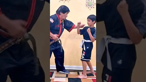 Learn Self Defense techniques 😱😳 Quick & Easy#ytshorts #martialarts #karate #capoeira #viralshort