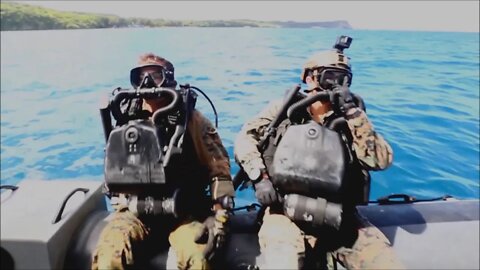 Force Recon Marines Conduct Dive Training