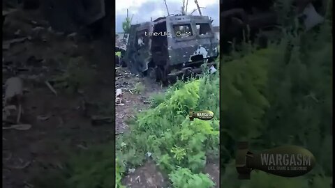 Pair of American Oshkosh trucks destroyed by Russian artillery