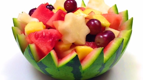 How to easily make a watermelon bowl