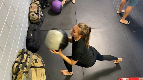 Exercise Technique #14 Medicine Ball: Lunge Position Wall Toss