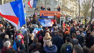 Manifestation organisée par Les Patriotes au Palais Royal à Paris le 25/03/2023 - Florian Philippot.