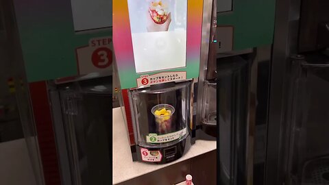 Making a Smoothie At 7-Eleven Japan 🇯🇵