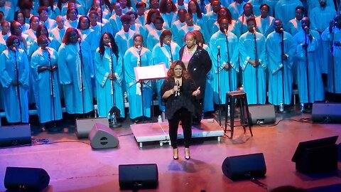 Kim Burrell "Let There Be Peace On Earth" (and Total Praise Mass Choir in Paris - 2022)