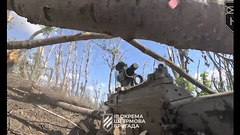 Ukraine combat footage : Assault on Russian trenches in Adiivka