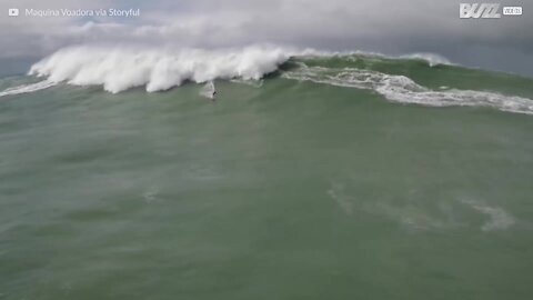 Un drone filme le sauvetage spectaculaire de Pedro Scooby à Nazaré