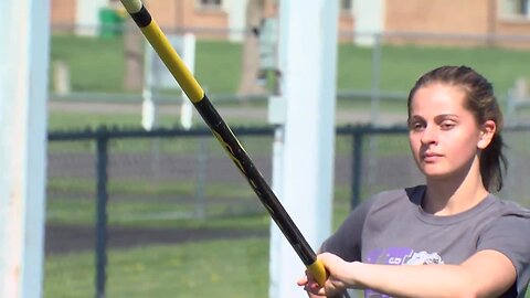 Hamburg senior defying odds as a legally blind pole vaulter