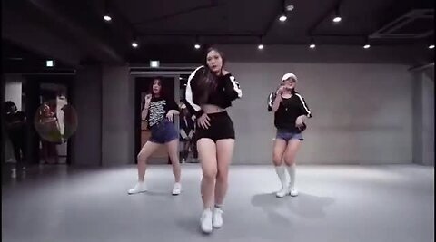 Korean girls dance on english songs%%%