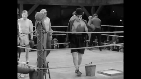 Chaplin VS Keaton in a boxing match