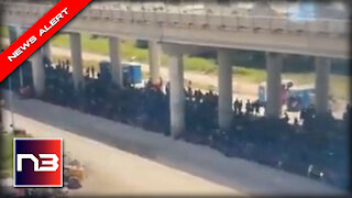 HORRIFYING Scene Shows the BIGGEST Group of Migrants Crossing the Border