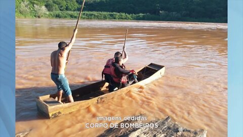 Bombeiros retiram corpo de homem no Rio Doce em Belo Oriente