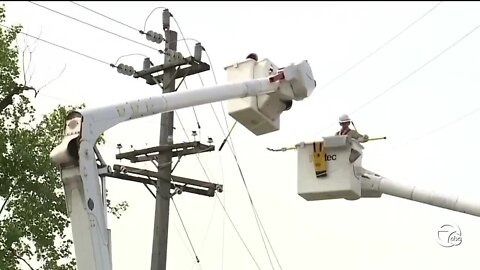 DTE customers express frustration at 2 town halls on power outages
