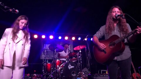 Brent Cobb w/Jade Bird - Feet Off The Ground (Americanafest 2019)