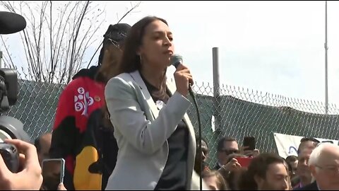 AOC Wants Bezos To Give Amazon Workers Bathroom Breaks