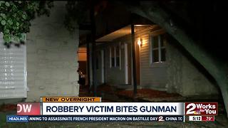 Robbery victim bites gunman's hand