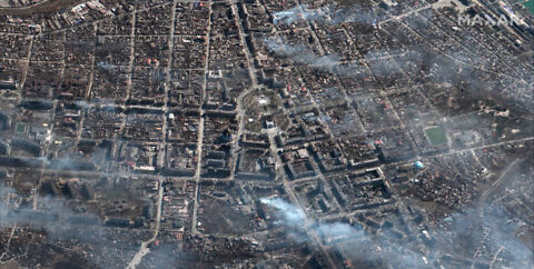 Food lines in besieged Ukrainian city Mariupol visible from satellite photos