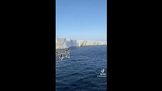 Man exposes Giant Iceberg Wall