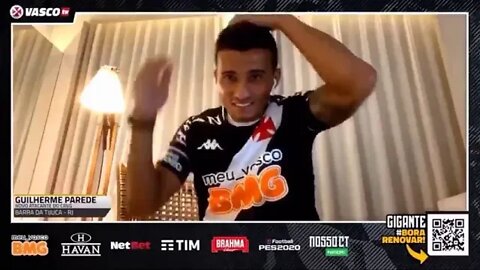 Guilherme Parede vestindo a camisa do Vasco