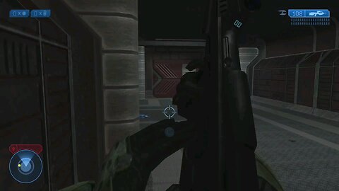Halo 2 elite talking Mas shit behind glass.
