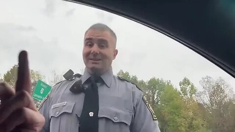 Butt hurt sovereign extortionist gets owned !! 👈 the guy in this video thinks he owned the cops 😆