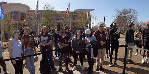 University of Memphis: Hostile Crowd, Muslim Tries To Assault Me, Contending w/ Homosexuals, Muslims, Hypocrites & Skeptics, Police Come Out And Set Up Barricade Around Me