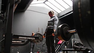 17 YEAR OLD DESTROYS DEADLIFTS!