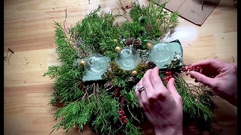 How to easily create your very own Christmas centerpiece