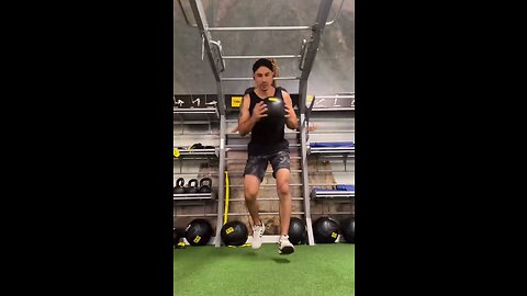Exercise with a medball for the legs