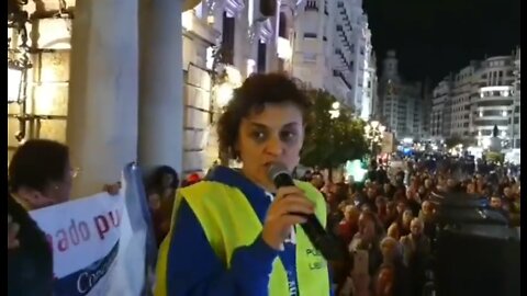 VALENCIA: Police Officers Confirm Support For The People And Not Corrupt Politicians