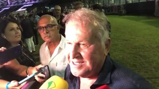 Zico falando sobre Roberto Dinamite em São Januário